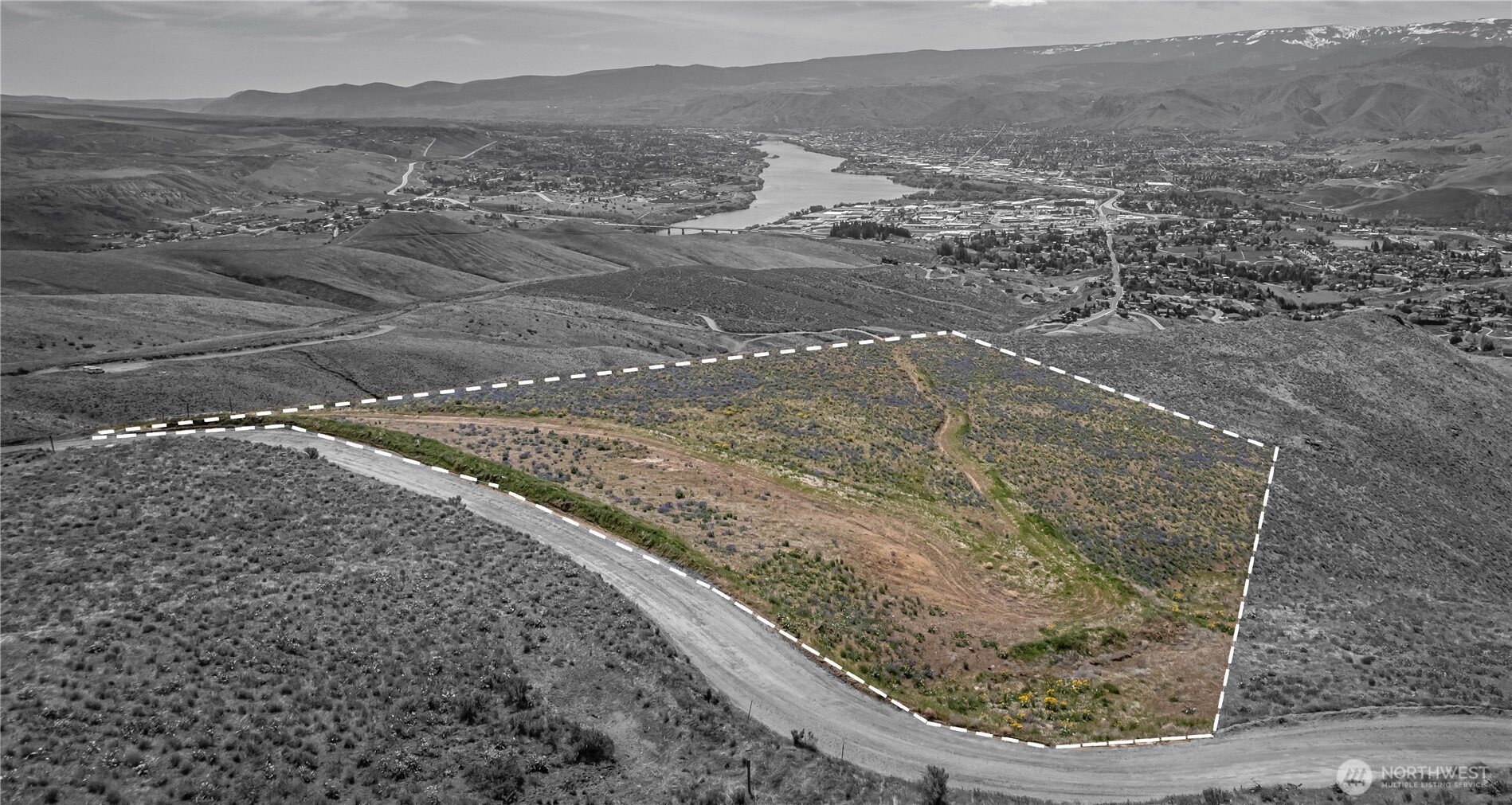 1 Burch Mountain Road Wenatchee, WA 98801 - Photo 34 of 34 a view of a dry yard with wooden fence