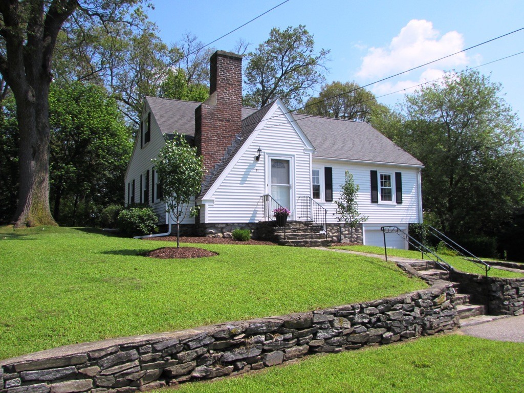 51 Ideal Road Worcester, MA 01604 - Photo 1 of 29 Gallery Image 1