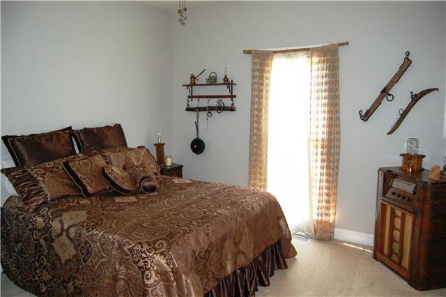 1981 Shell Road Hendersonville, TN 37075 - Photo 12 of 20 Guest bedroom
