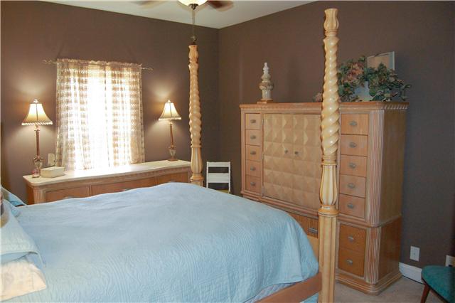 1981 Shell Road Hendersonville, TN 37075 - Photo 13 of 20 Guest bedroom