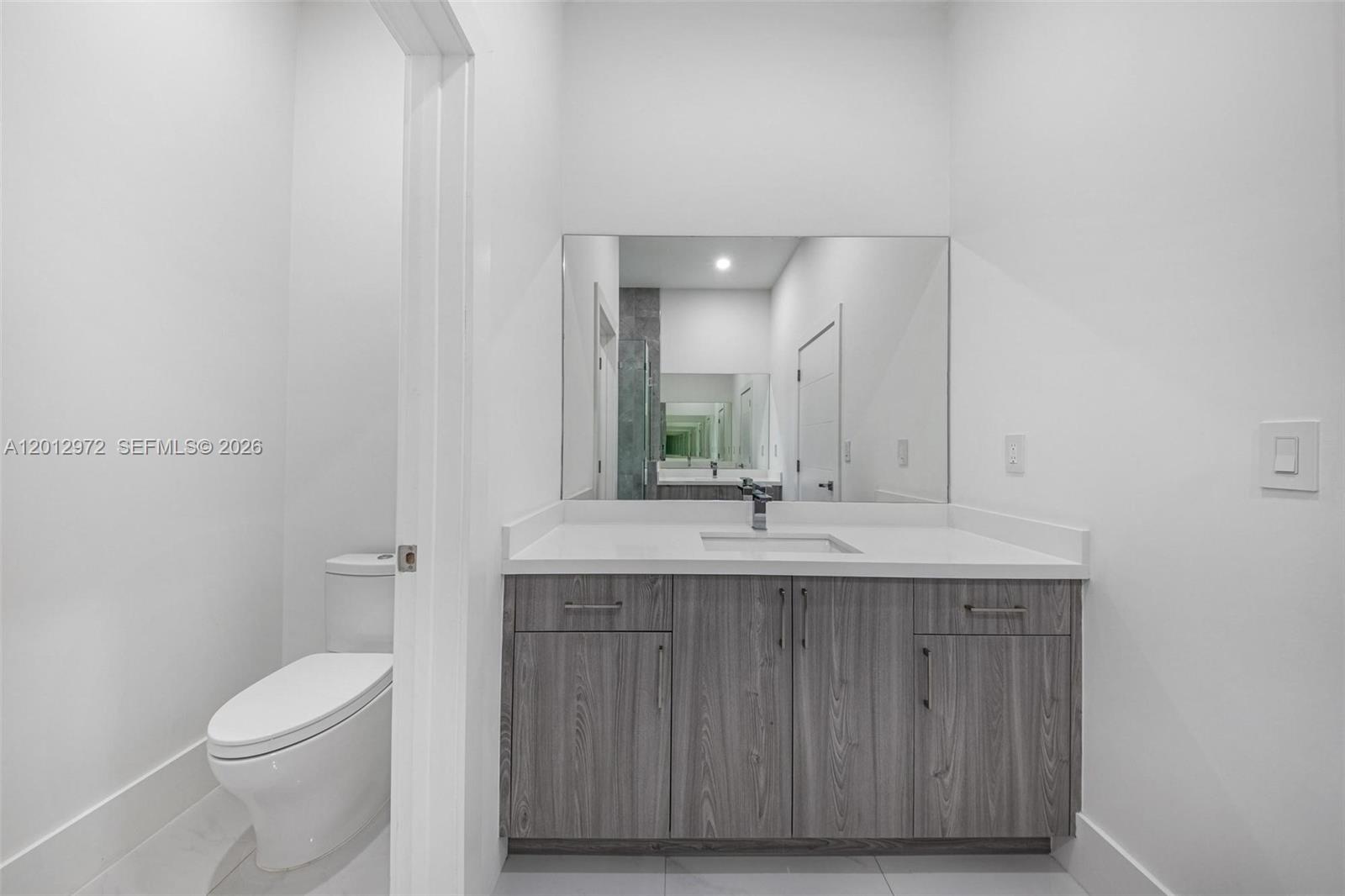 3142 Carter Street, Unit 3142 Miami, FL 33133 - Photo 23 of 41 Master bathroom