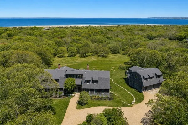 $6,950,000 | 19 Locust Lane, Aquinnah, MA 02535