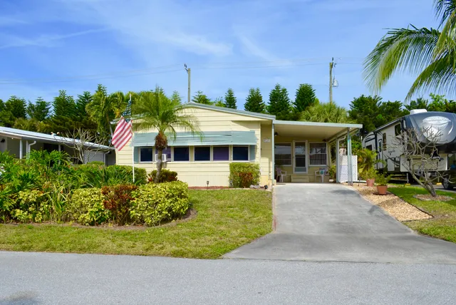 $210,000 | 8031 Southeast Homestead Avenue, Hobe Sound, FL 33455