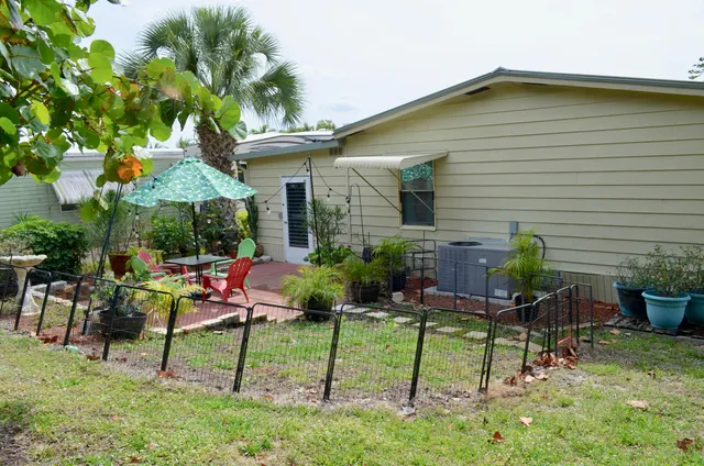 $210,000 | 8031 Southeast Homestead Avenue, Hobe Sound, FL 33455