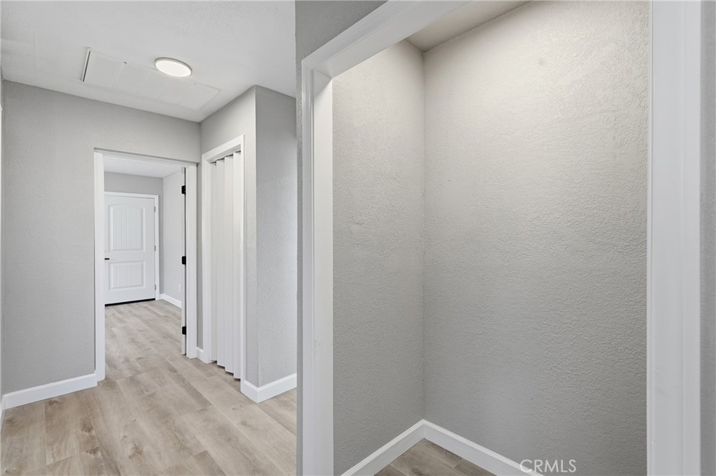 25735 Santa Rosa Road Apple Valley, CA 92308 - Photo 18 of 37 Hall & Laundry