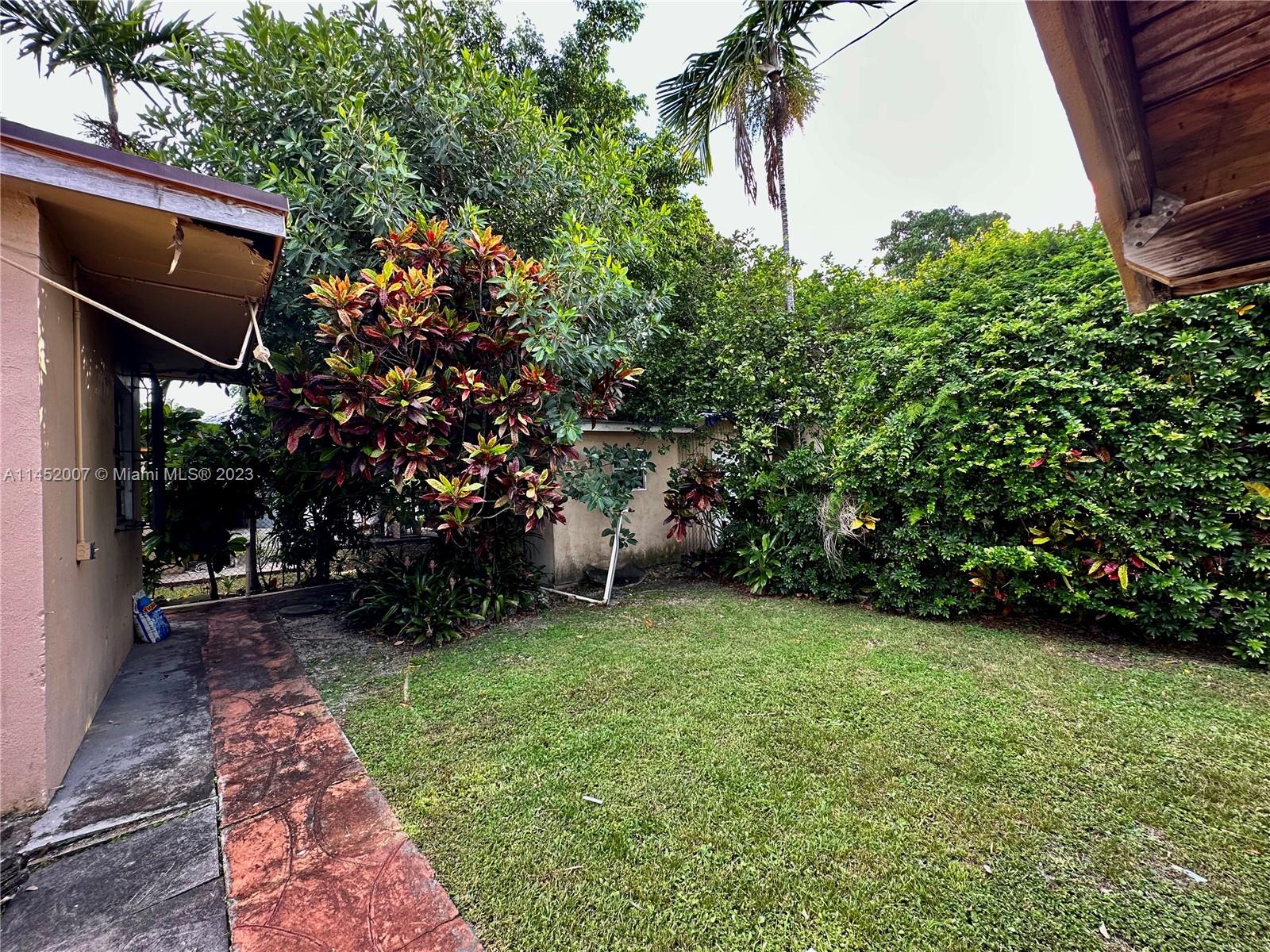 West Flagler Miami, FL 33135 - Photo 9 of 46 a backyard of a house with lots of green space