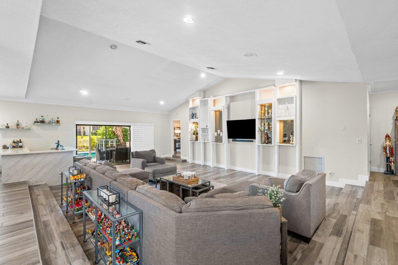 5660 Wind Drift Lane Boca Raton, FL 33433 - Photo 10 of 37 010-5660WindDriftLane-BocaRaton-FL-33433