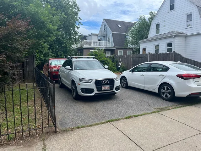 $3,100 | 98 Dexter Avenue, Unit 2, Watertown, MA 02472