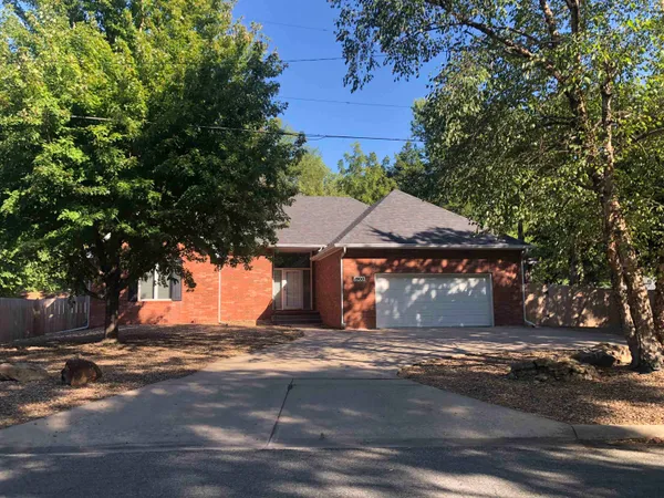 $375,000 | 1900 Terrace Drive, Newton, KS 67114