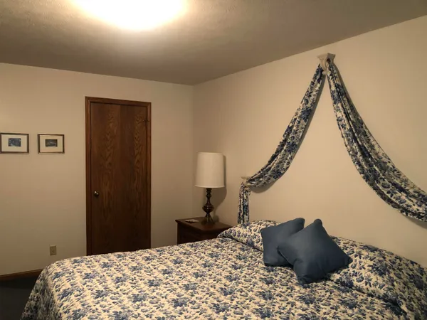 $375,000 | 1900 Terrace Drive, Newton, KS 67114