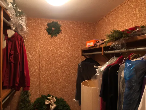 $375,000 | 1900 Terrace Drive, Newton, KS 67114