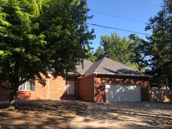 $375,000 | 1900 Terrace Drive, Newton, KS 67114