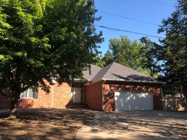 $375,000 | 1900 Terrace Drive, Newton, KS 67114