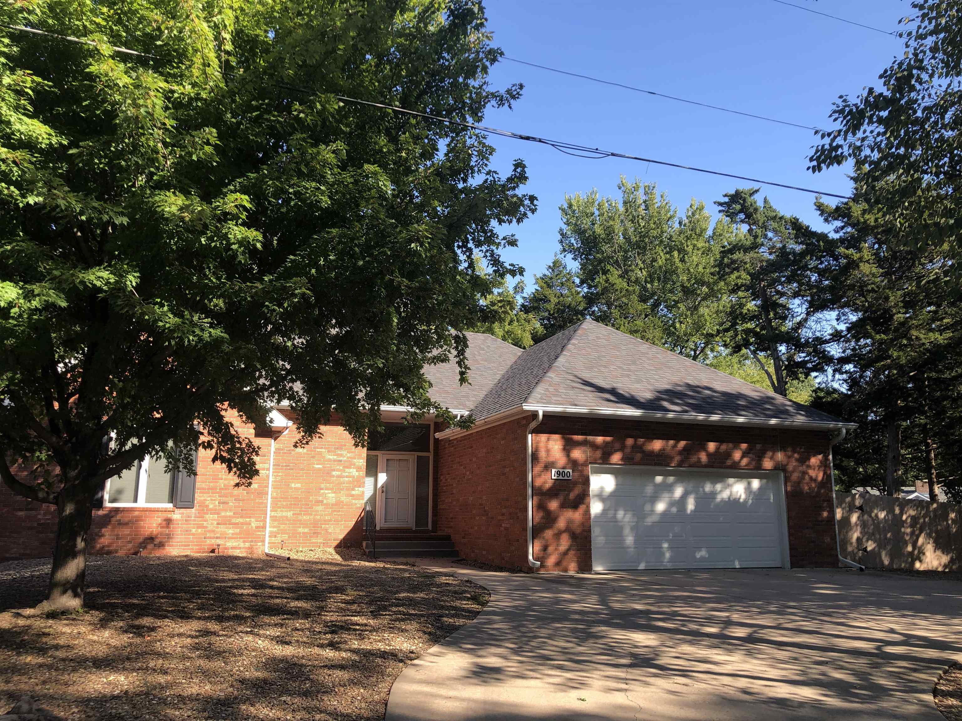 1900 Terrace Drive Newton, KS 67114 - Photo 3 of 29