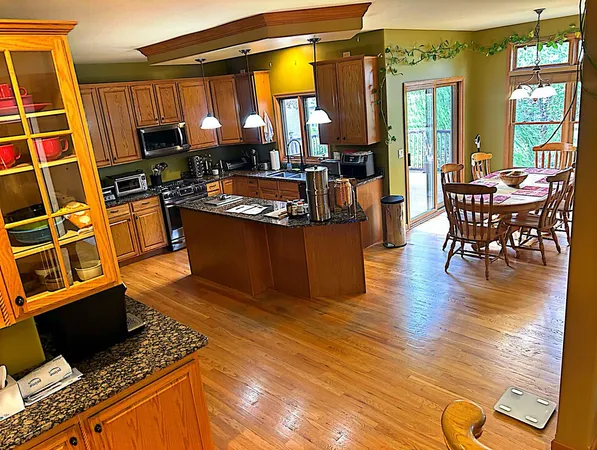 $629,000 | 2484 Warwick Court, Aurora, IL 60503