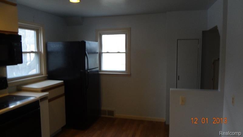 29616 Joy Road Livonia, MI 48150 - Photo 3 of 11 Eating Area.jpg