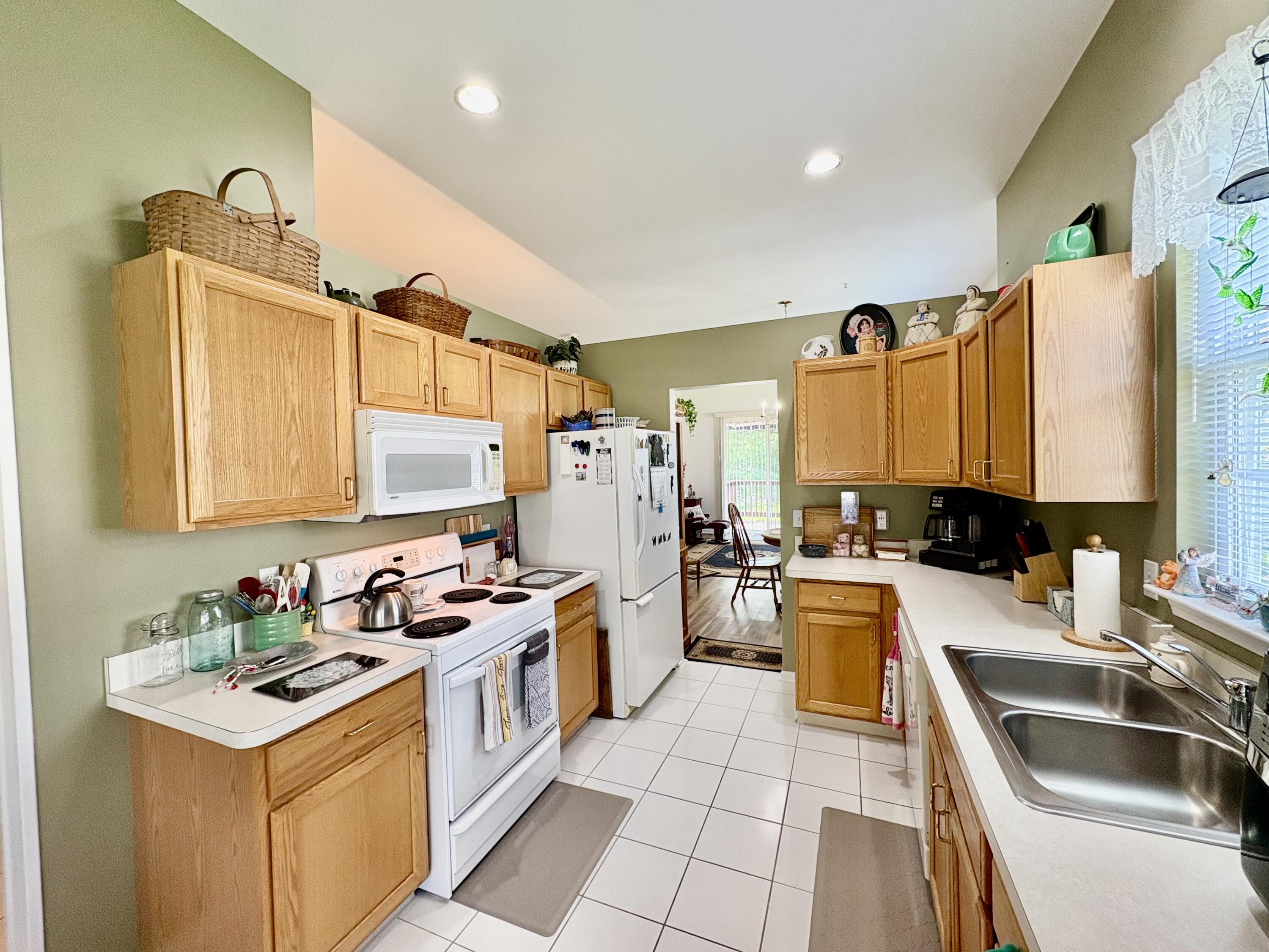 874 Chamberlain Court, Unit 9 Jackson, MI 49203 - Photo 5 of 26 IMG_6703