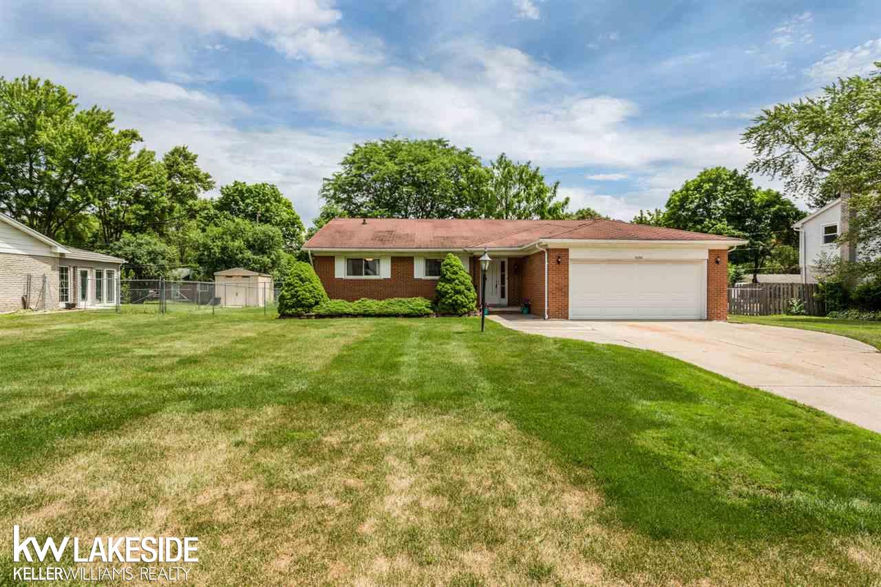 25354 Wykeshire Road Farmington, MI 48336 - Photo 2 of 21 31352725-1.JPG