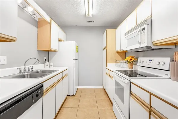 $135,000 | 2092 South Sherwood Drive, Unit Q88, Valdosta, GA 31602