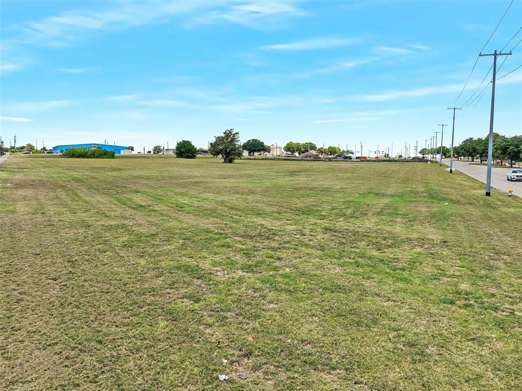 3401 Roan Road Garland, TX 75043 - Photo 2 of 19 a view of an ocean with beach