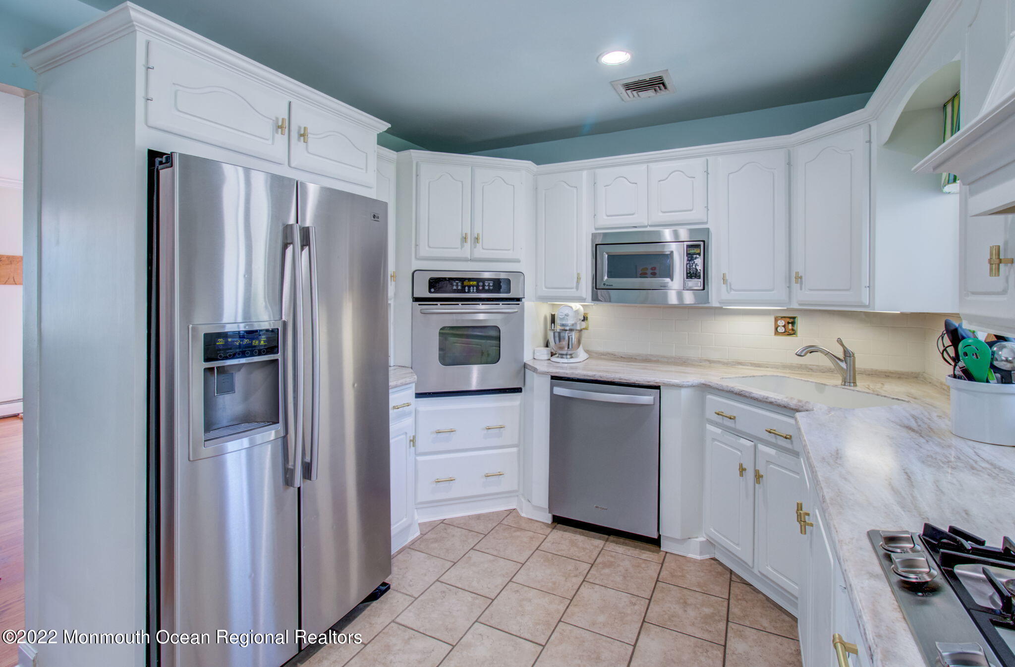 192 Burlington Path Road Cream Ridge, NJ 08514 - Photo 6 of 30 web_photo-3 (4)