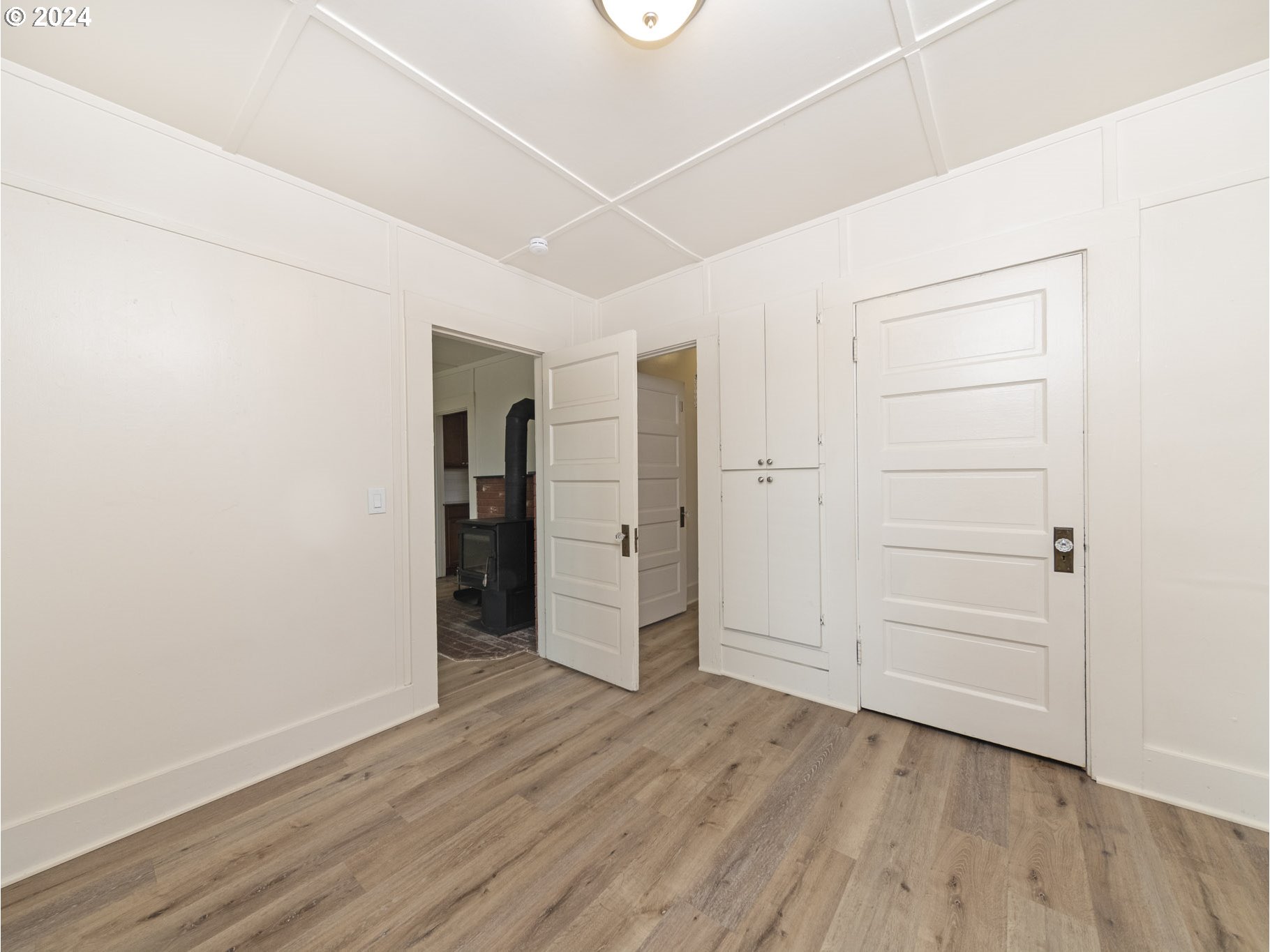 654 East Bridge Street Vernonia, OR 97064 - Photo 13 of 28 wooden floor in an empty room