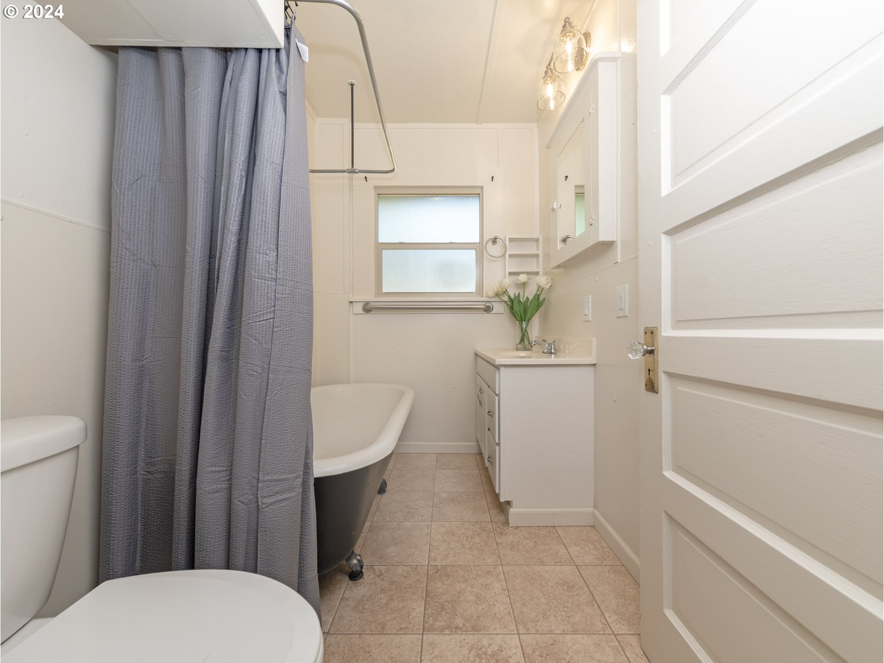 654 East Bridge Street Vernonia, OR 97064 - Photo 16 of 28 a bathroom with a sink a toilet a window and vanity