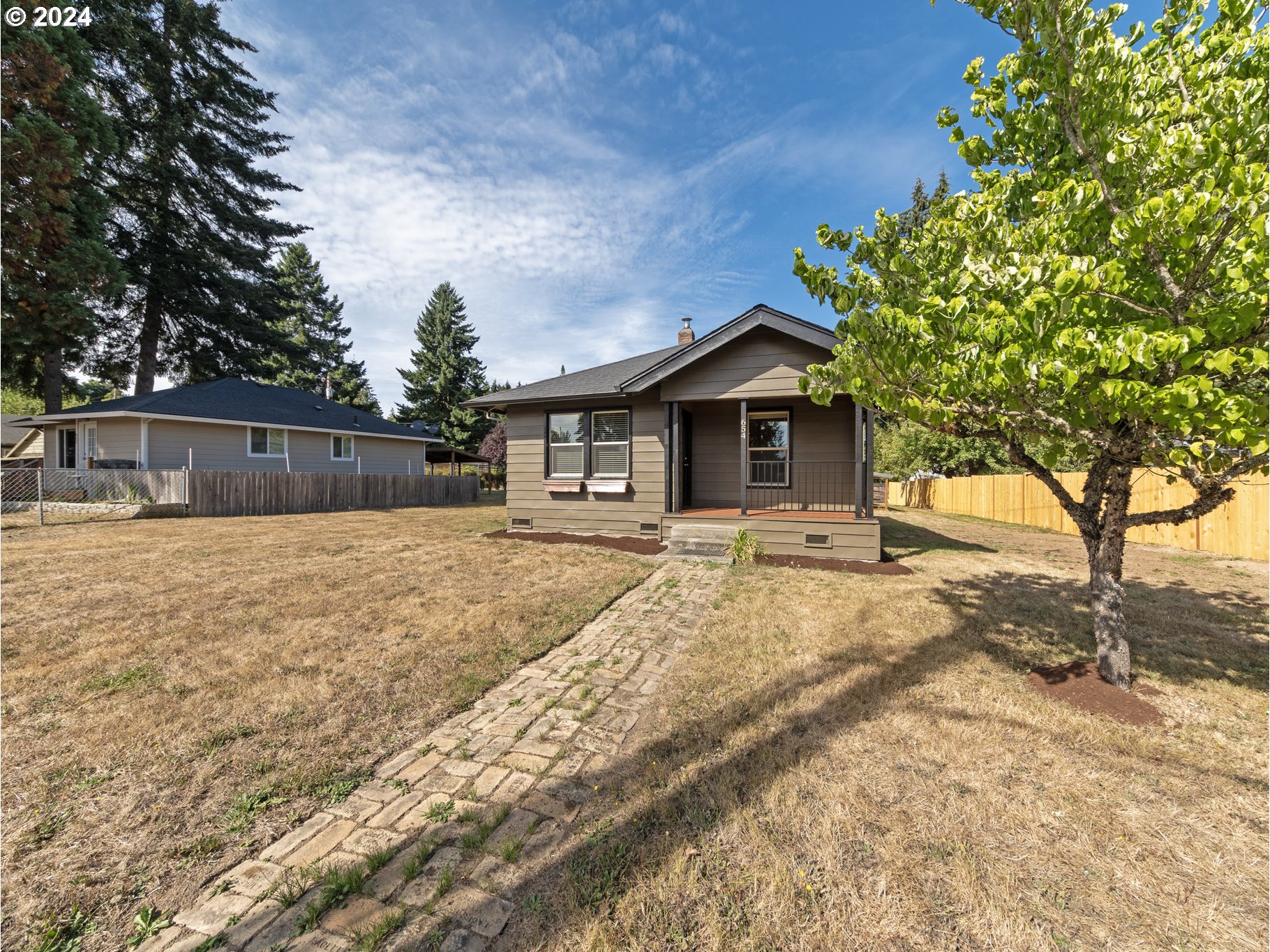 654 East Bridge Street Vernonia, OR 97064 - Photo 2 of 28 a front view of a house with a yard and garage