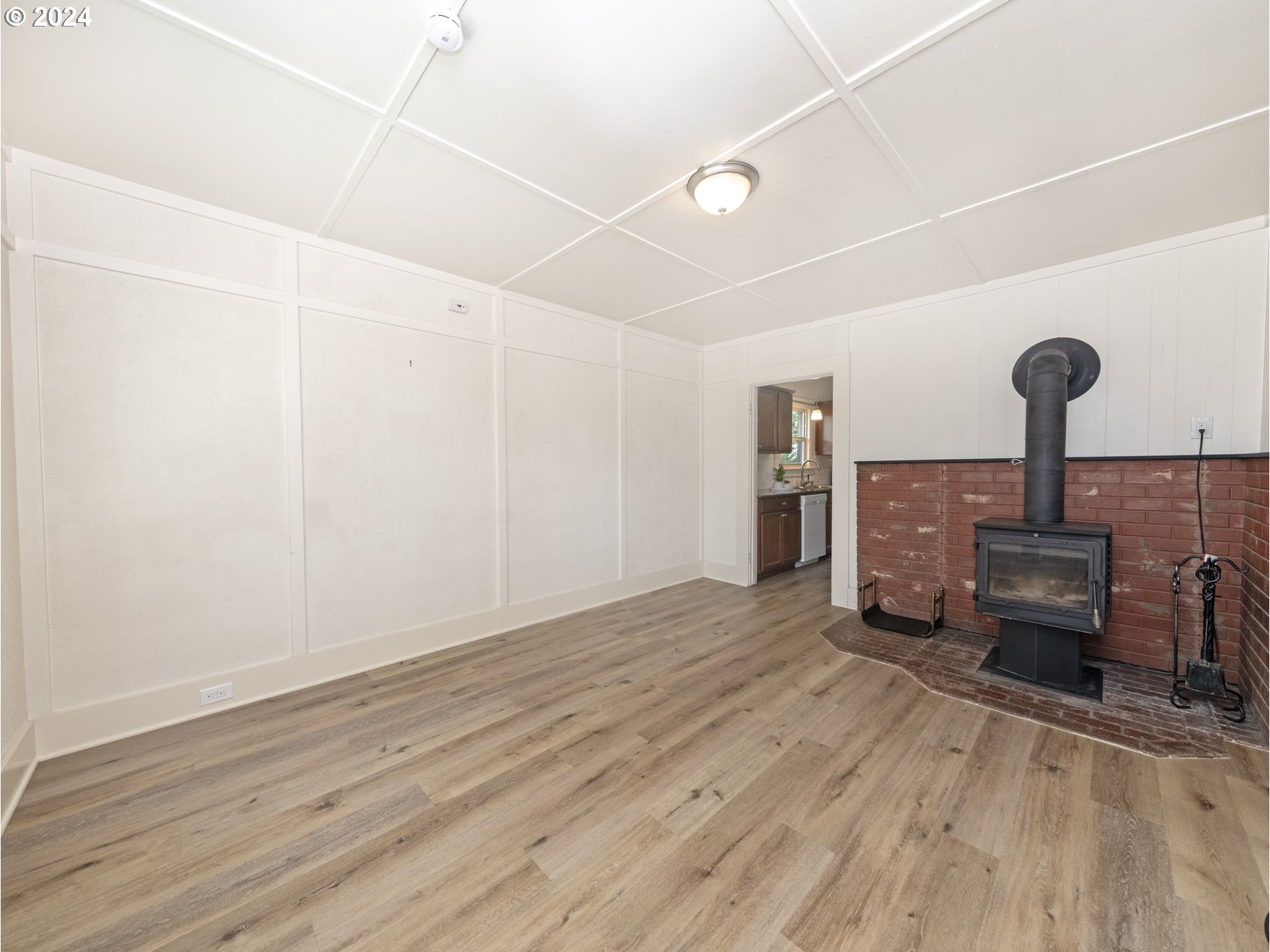 654 East Bridge Street Vernonia, OR 97064 - Photo 8 of 28 a view of empty room with wooden floor