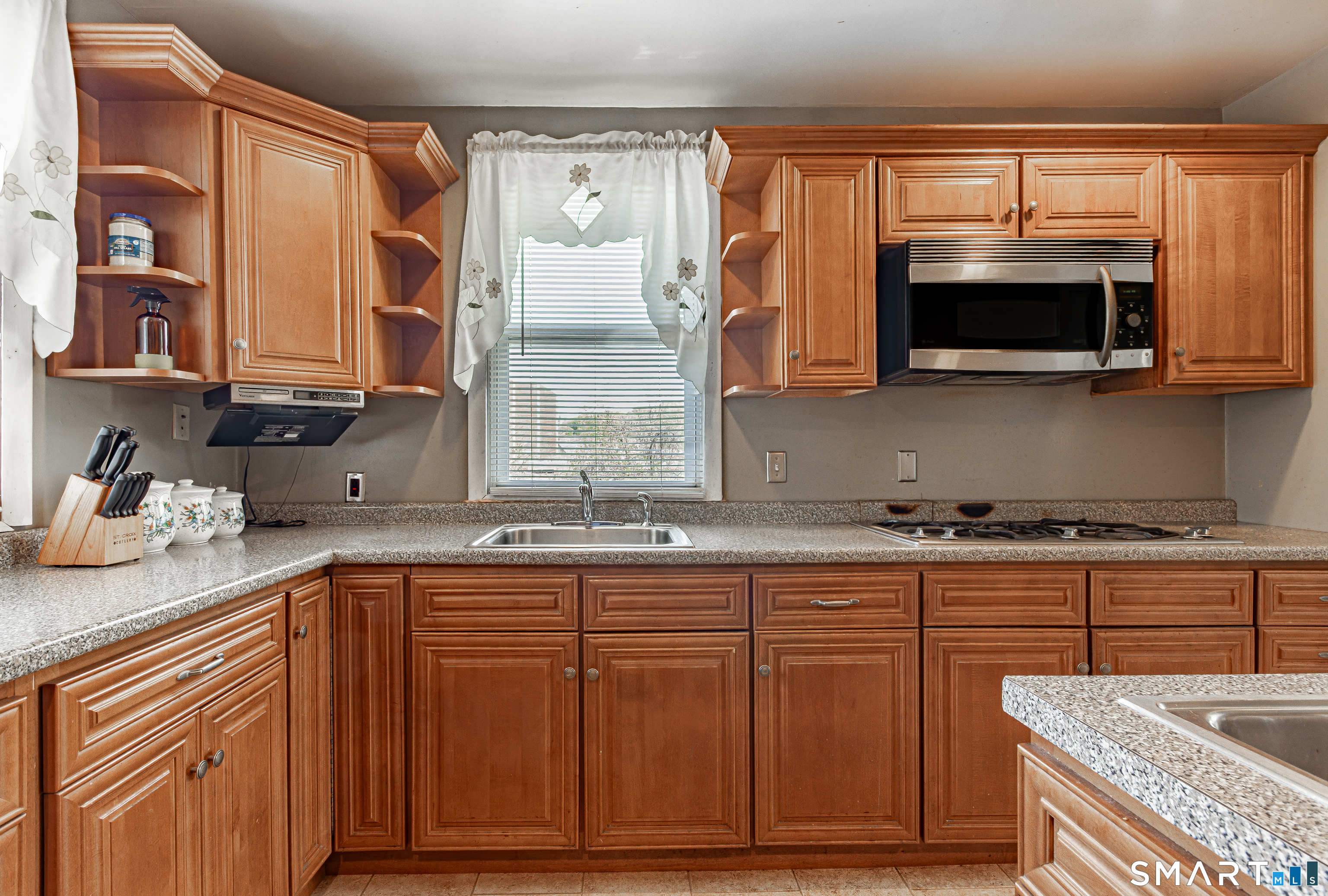34 Queen Street Meriden, CT 06451 - Photo 6 of 30