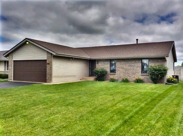 992 South Trainer Road Rockford, IL 61108 - Photo 1 of 15 a front view of house with yard and green space