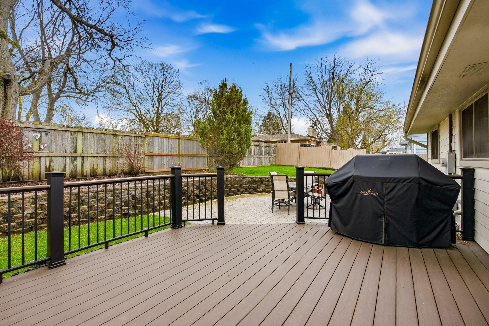 321 Lakeview Road South Milwaukee, WI 53172 - Photo 12 of 40 Composite Deck
