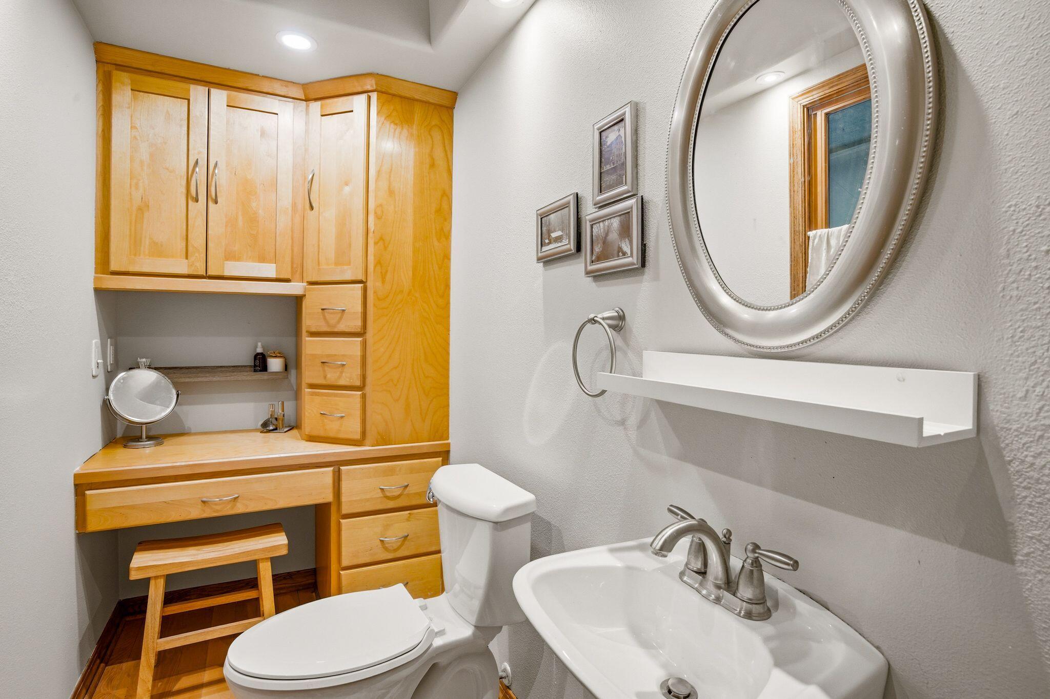 321 Lakeview Road South Milwaukee, WI 53172 - Photo 17 of 40 Primary Bedroom En-Suite (1/2 Bath)