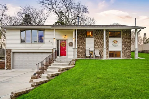 $399,900 | 321 Lakeview Road, South Milwaukee, WI 53172