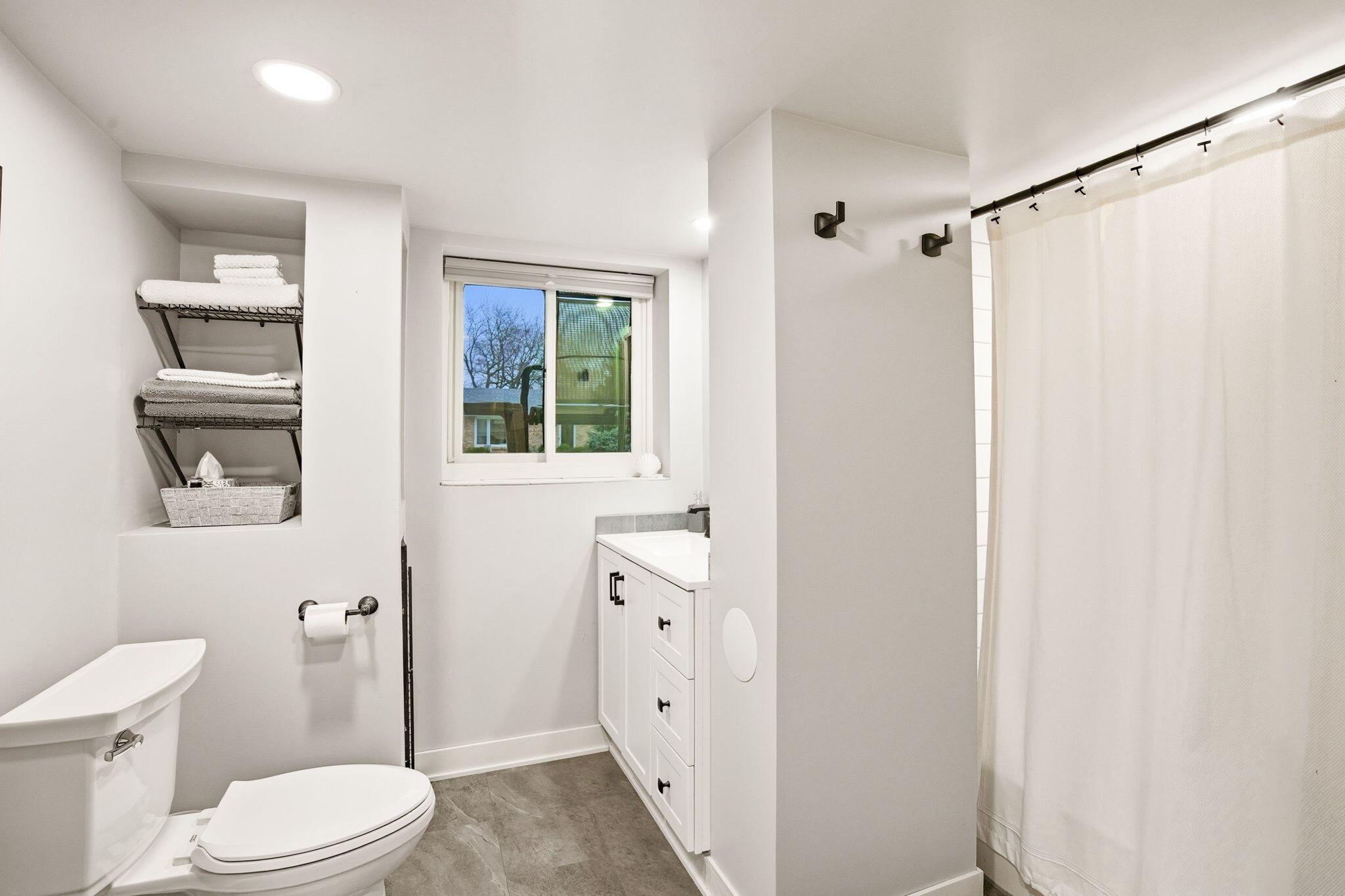 321 Lakeview Road South Milwaukee, WI 53172 - Photo 22 of 40 Bathroom - Lower Level