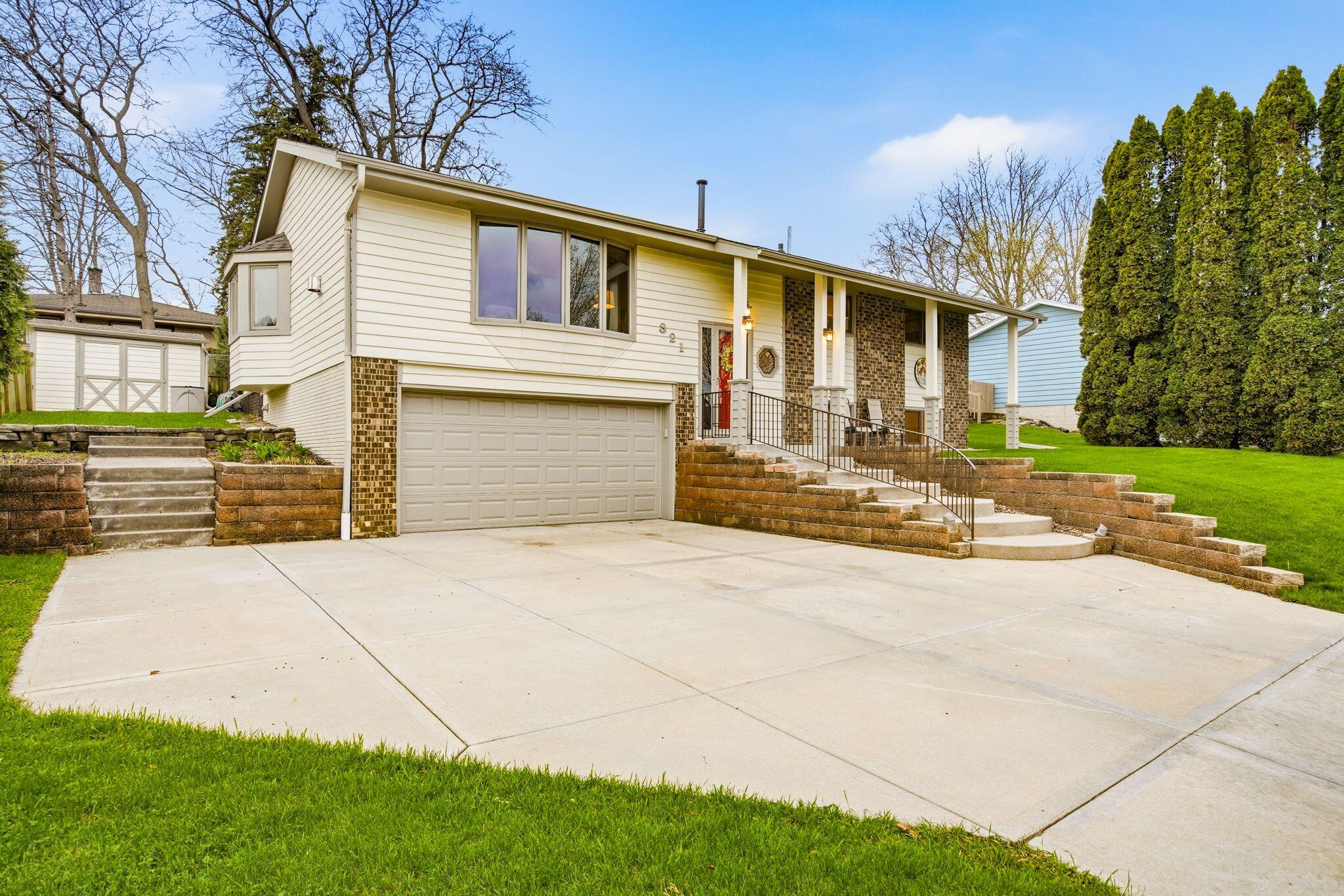 321 Lakeview Road South Milwaukee, WI 53172 - Photo 25 of 40 Front Exterior - Driveway