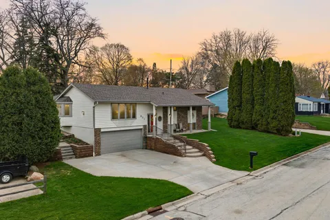 $399,900 | 321 Lakeview Road, South Milwaukee, WI 53172