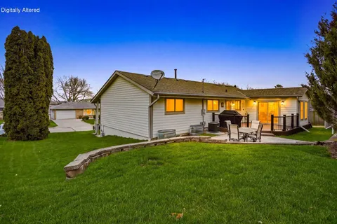 $399,900 | 321 Lakeview Road, South Milwaukee, WI 53172