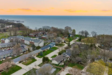 $399,900 | 321 Lakeview Road, South Milwaukee, WI 53172