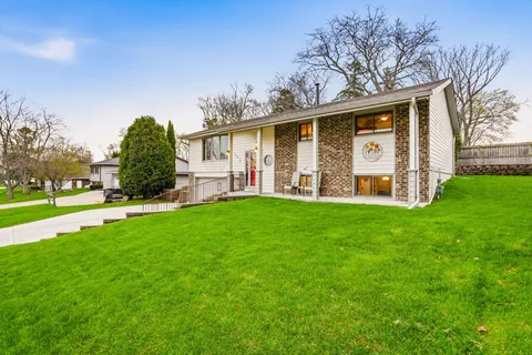 $399,900 | 321 Lakeview Road, South Milwaukee, WI 53172
