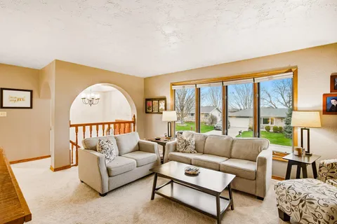 $399,900 | 321 Lakeview Road, South Milwaukee, WI 53172