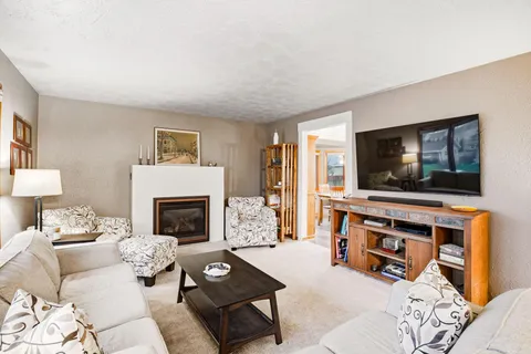 $399,900 | 321 Lakeview Road, South Milwaukee, WI 53172