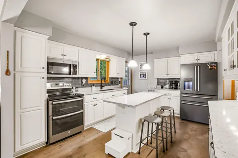 $399,900 | 321 Lakeview Road, South Milwaukee, WI 53172
