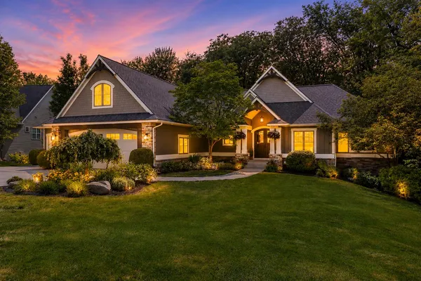 $1,095,000 | 566 Stonehenge Drive Southwest, Grandville, MI 49418