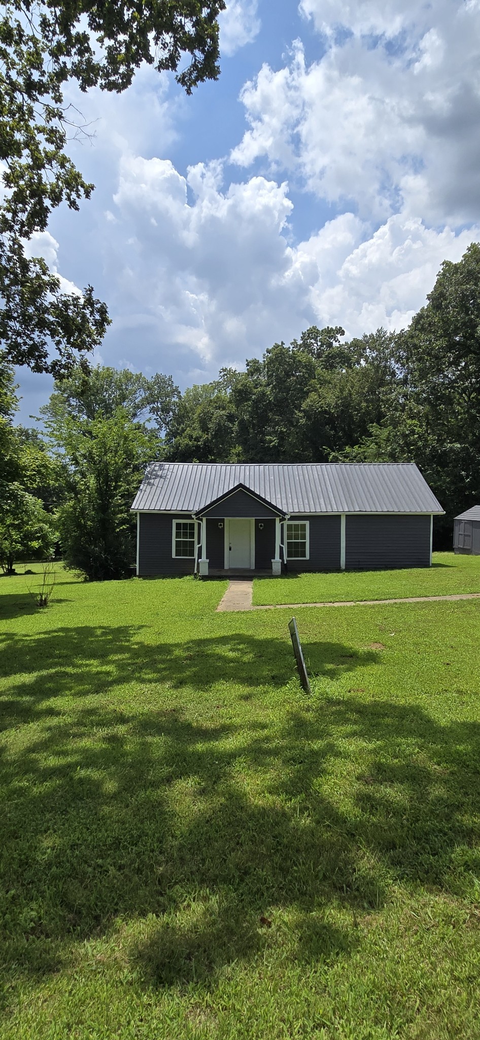 311 Gip Manning Road Clarksville, TN 37042 - Photo 2 of 16