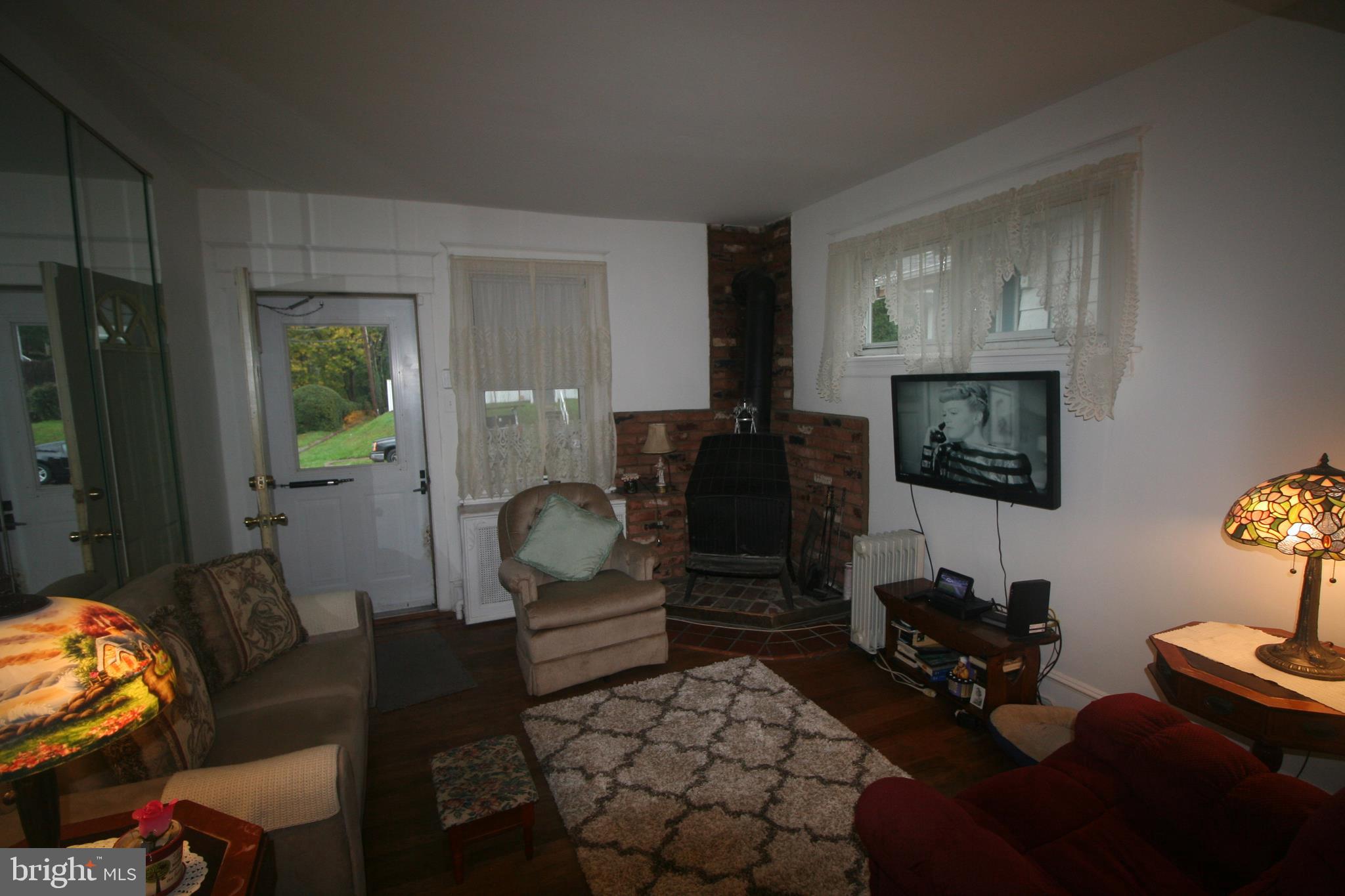 7945 Church Road Jenkintown, PA 19046 - Photo 3 of 36 Living room