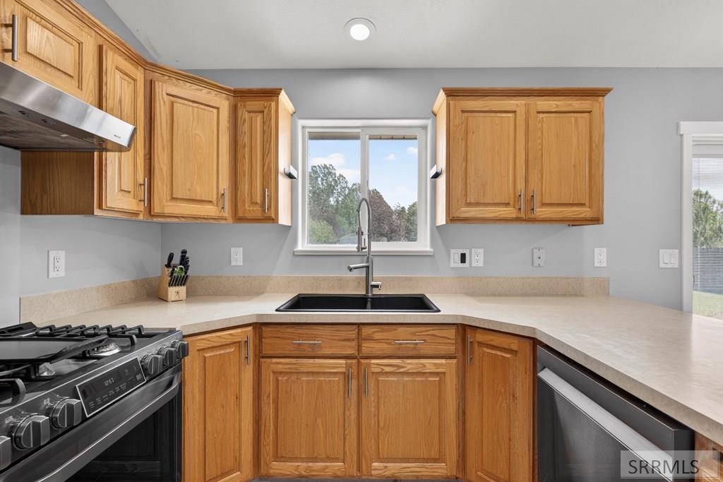 1409 Ridgewood Drive Ammon, ID 83406 - Photo 8 of 55