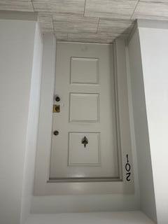 303 Racquet Club Road, Unit 201 Weston, FL 33326 - Photo 2 of 20 a bathroom with a bathtub