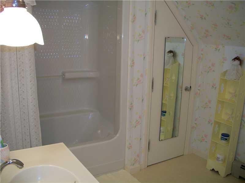 84 Fogler Road Hope, ME 04847 - Photo 21 of 29 Bathroom.