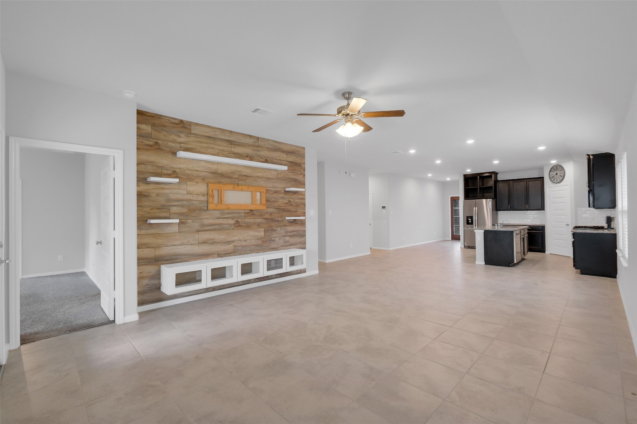 2442 Goddard Grn Drive Rosharon, TX 77583 - Photo 12 of 34 a view of an empty room with a kitchen